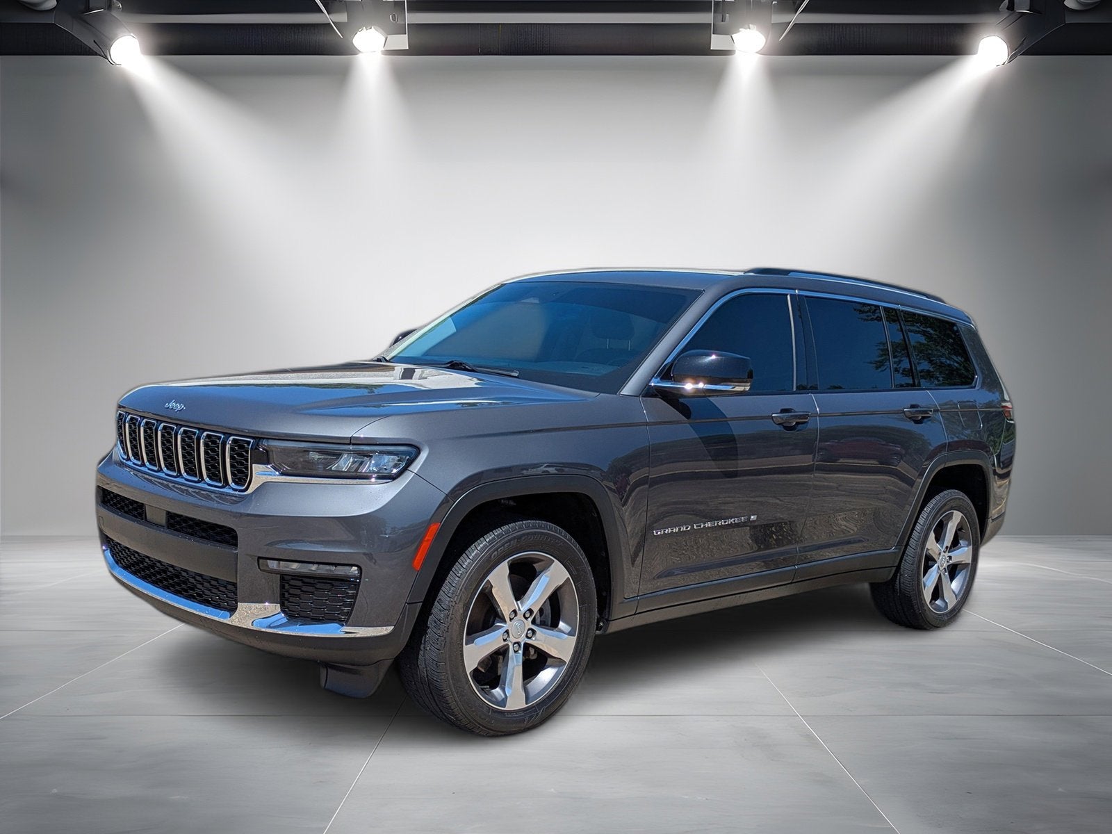 2021 Jeep Grand Cherokee L Limited 4x2 in Gray — front three-quarter view